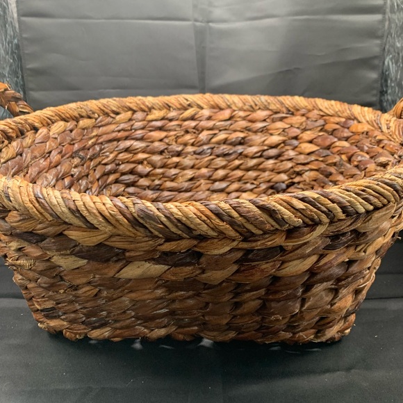 Large woven basket with handles. Thick woven - Picture 2 of 6